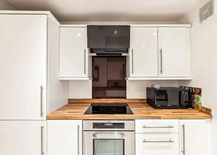 Spacious Ground Floor Apartment - Fab Location