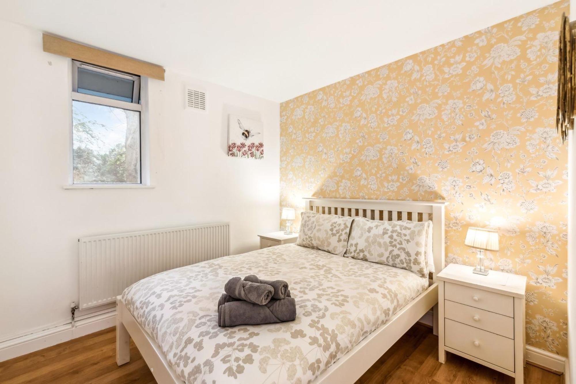 Апартаменты Spacious Ground Floor - Fab Location