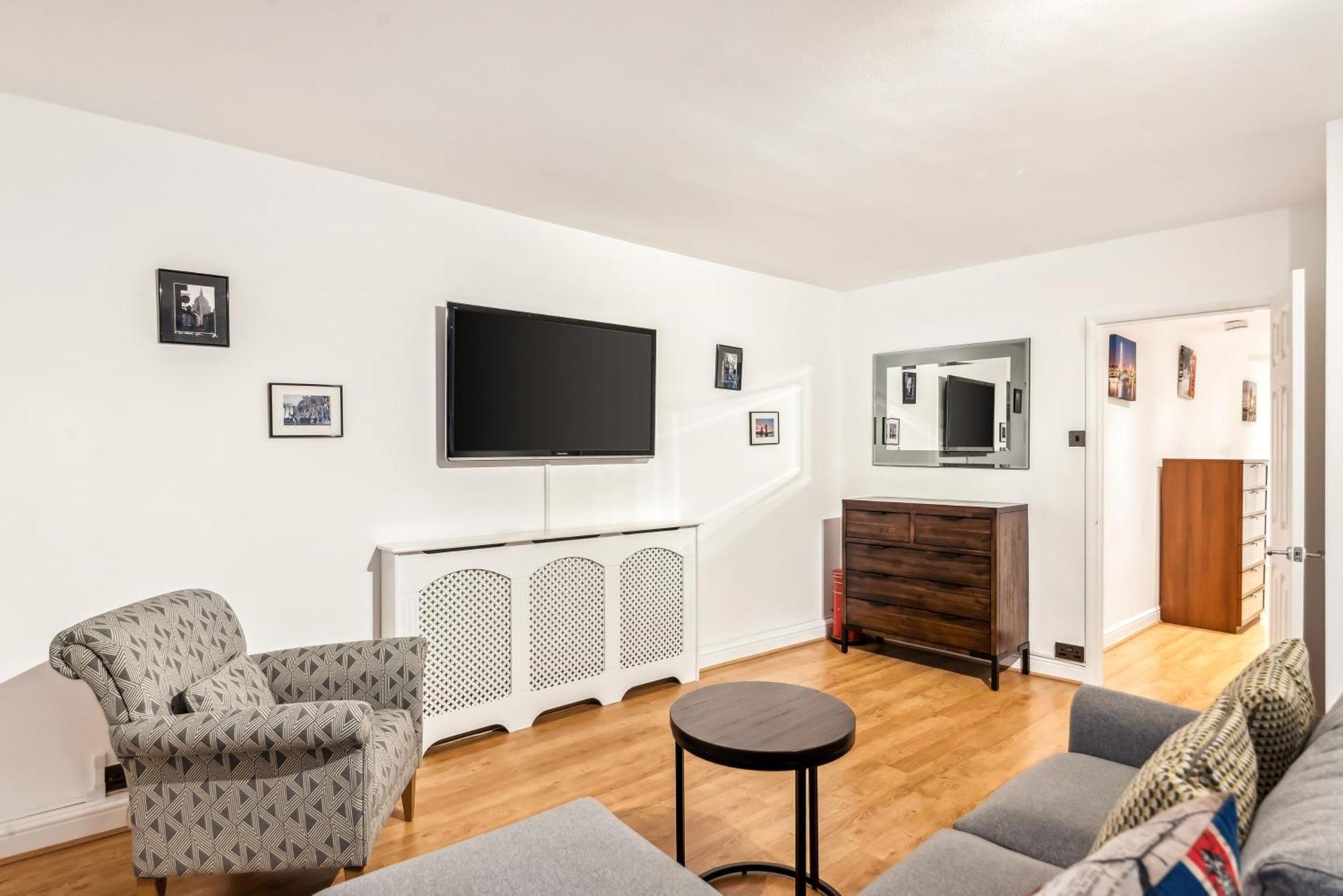 Апартаменты Spacious Ground Floor - Fab Location